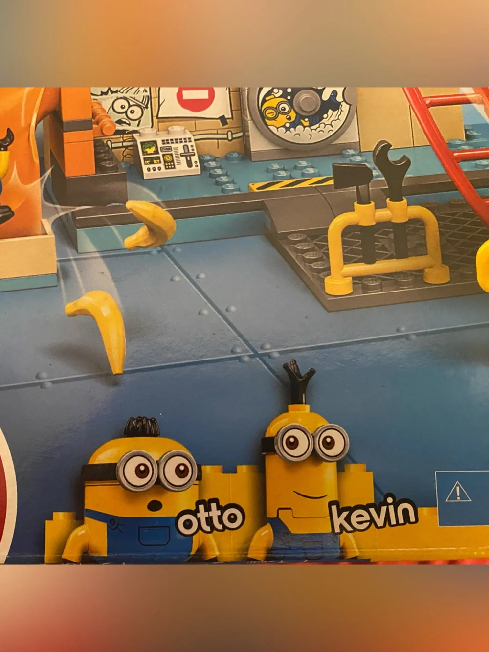 Lego Minions The Rise of Gru Building Set - Blue, Yellow, Orange, Red new in box